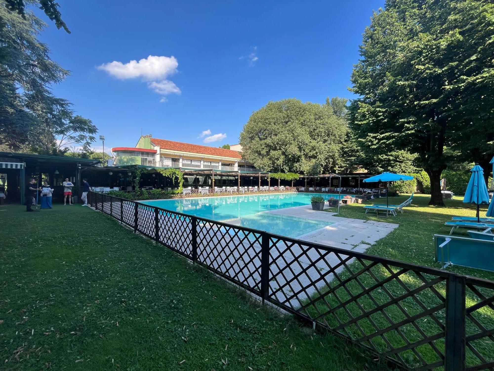 Hotel Sporting Brugherio Exterior photo